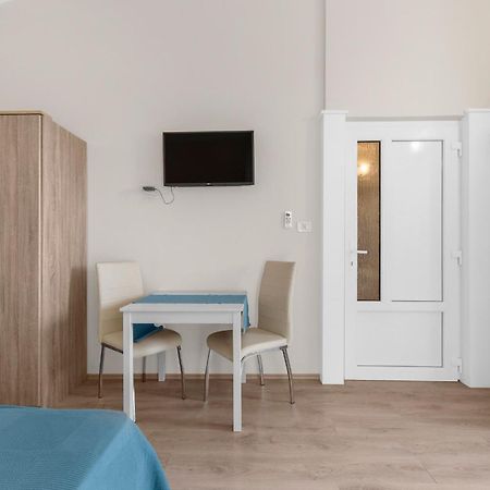 Villa Hope - Apartments With Shared Pool Poreč Chambre photo
