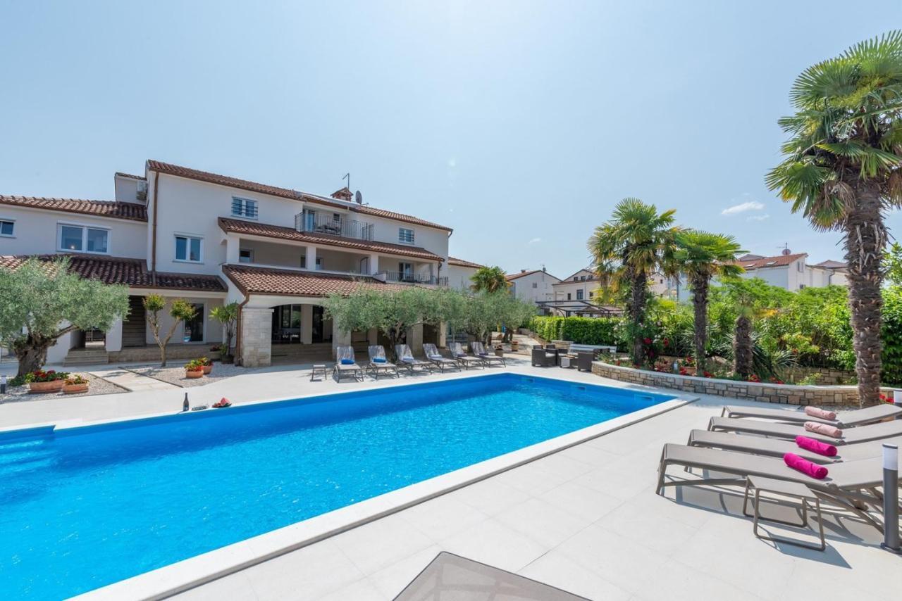Villa Hope - Apartments With Shared Pool Poreč Extérieur photo