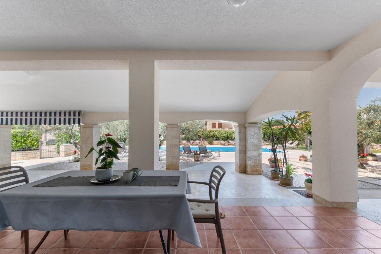 Villa Hope - Apartments With Shared Pool Poreč Extérieur photo