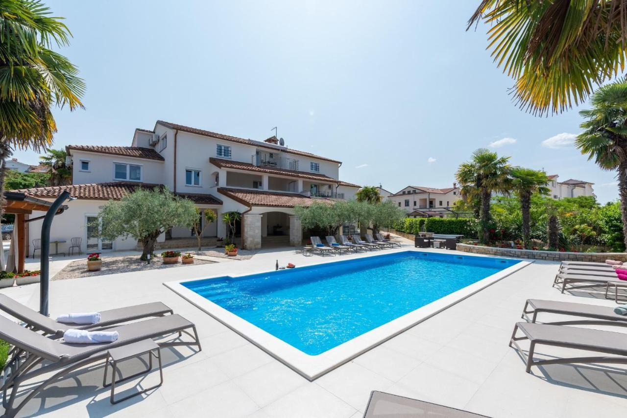 Villa Hope - Apartments With Shared Pool Poreč Extérieur photo