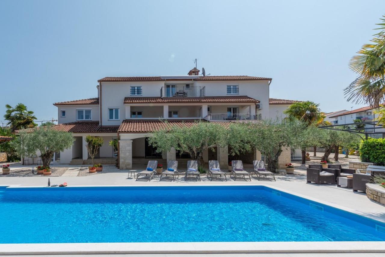 Villa Hope - Apartments With Shared Pool Poreč Extérieur photo