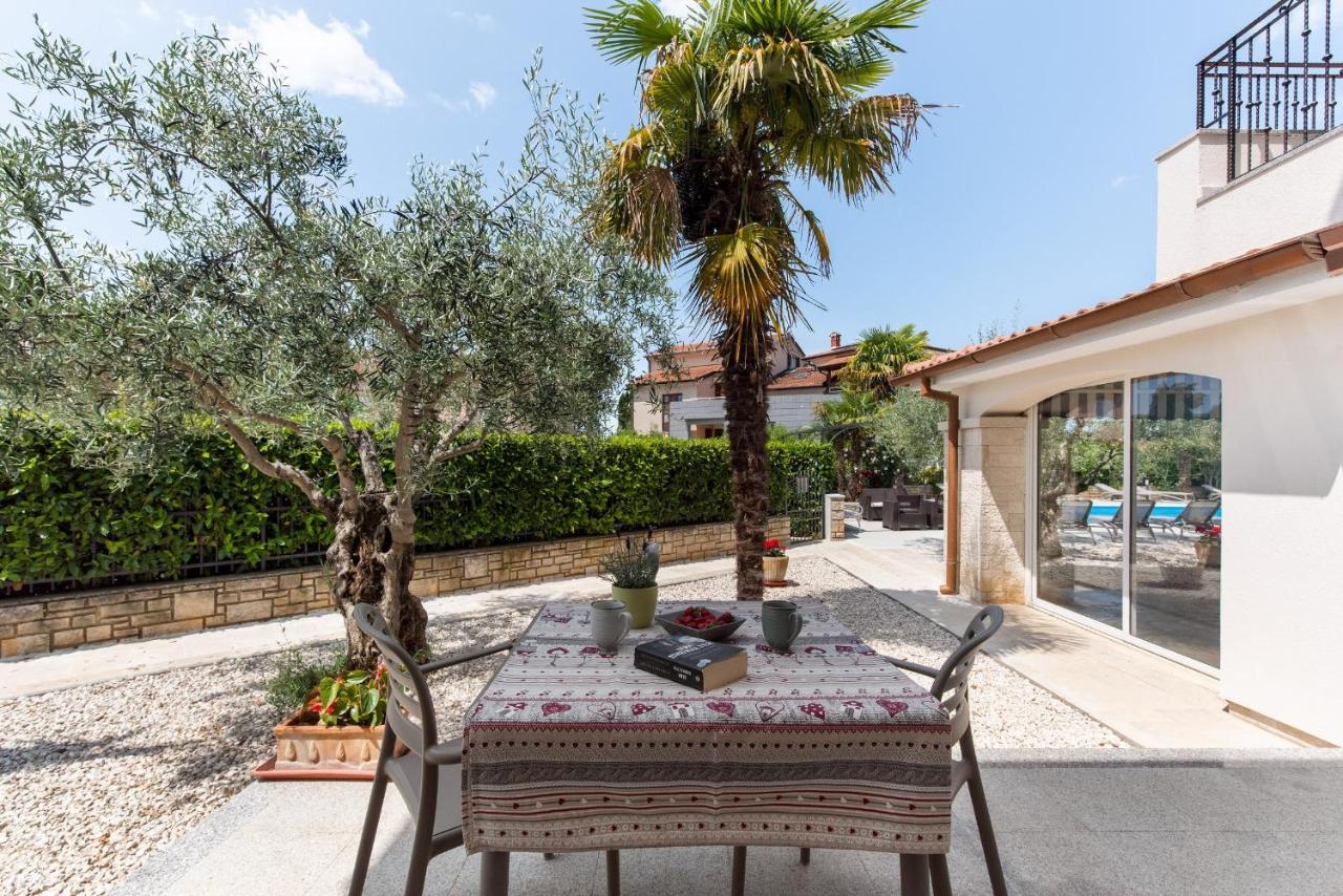 Villa Hope - Apartments With Shared Pool Poreč Extérieur photo