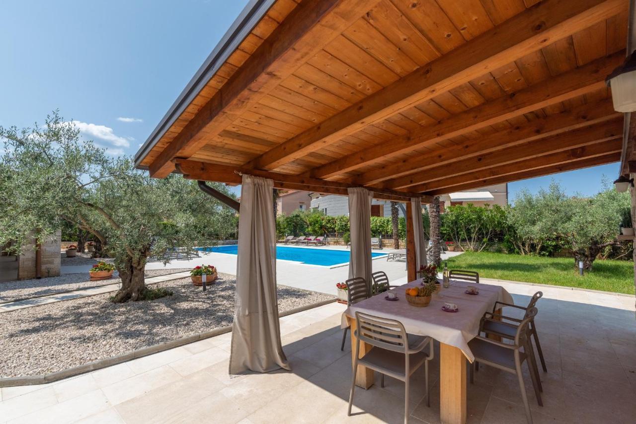 Villa Hope - Apartments With Shared Pool Poreč Extérieur photo