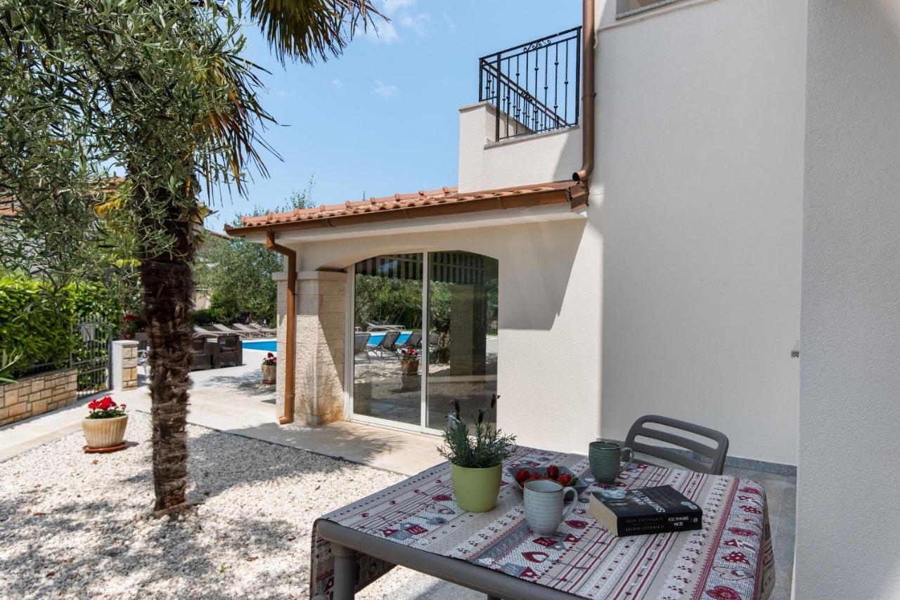 Villa Hope - Apartments With Shared Pool Poreč Extérieur photo