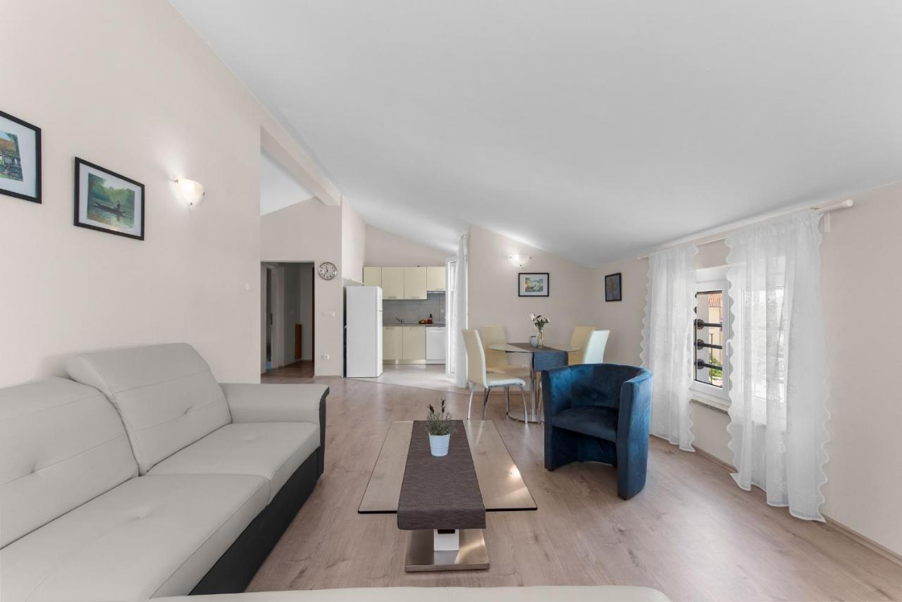 Villa Hope - Apartments With Shared Pool Poreč Extérieur photo