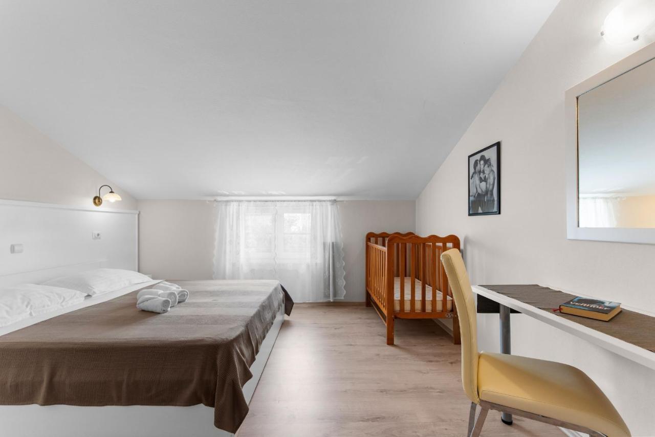 Villa Hope - Apartments With Shared Pool Poreč Extérieur photo