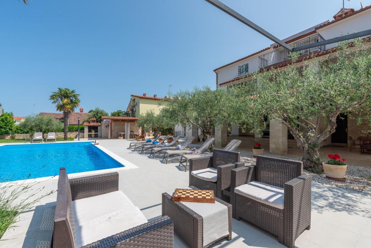 Villa Hope - Apartments With Shared Pool Poreč Extérieur photo