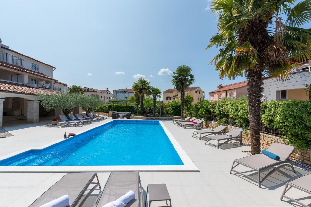 Villa Hope - Apartments With Shared Pool Poreč Extérieur photo